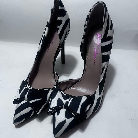 Betsey Johnson Prince D'Orsay Bow Pumps Zebra Print Sz 8.5 Women - Picture 3 of 10